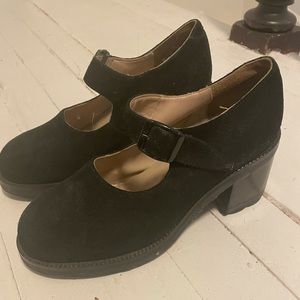 Vintage Steve Madden suede platform Mary Janes